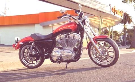 harley-davidson-superlow-xl883l-prepoznatljiv-stil-slika-178484
